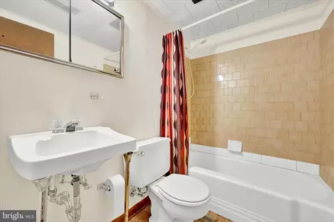 Bath - 6754 Glenkirk Rd, Baltimore, MD 21239 photo 2 of 2