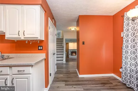 Entry Way - 3 Fox Brier Ln, Nottingham, MD 21236 photo 2 of 3
