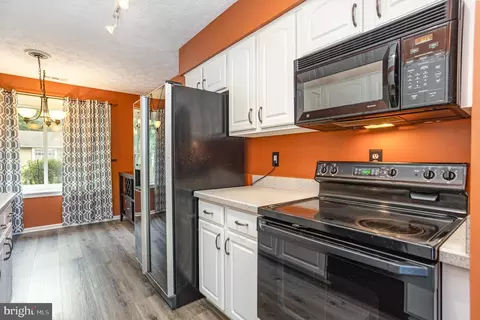 Kitchen - 3 Fox Brier Ln, Nottingham, MD 21236 photo 2 of 3