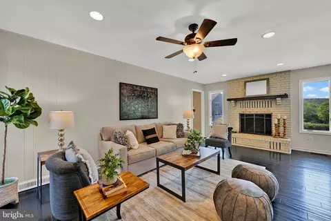 Living - 9 Hunt Valley View Ter, Phoenix, MD 21131 photo 2 of 2