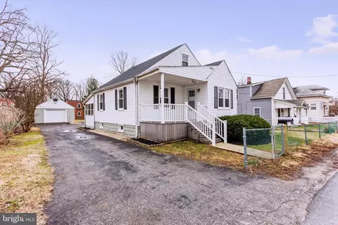 913 Lutz Ave, Essex, MD 21221