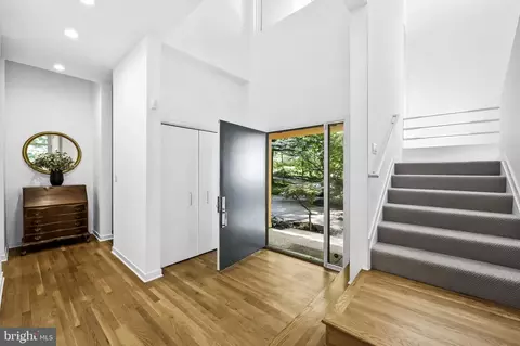 Entry Way - 6217 Sareva Dr, Baltimore, MD 21209 photo 2 of 5