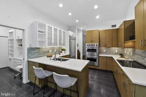 Kitchen - 6217 Sareva Dr, Baltimore, MD 21209 photo 5 of 8