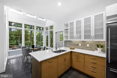 Kitchen - 6217 Sareva Dr, Baltimore, MD 21209 photo 6 of 8