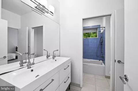 Bath - 6217 Sareva Dr, Baltimore, MD 21209 photo 2 of 4
