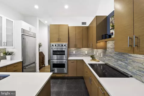 Kitchen - 6217 Sareva Dr, Baltimore, MD 21209 photo 3 of 8