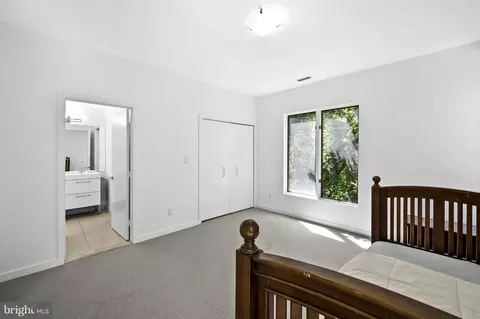 Bedroom - 6217 Sareva Dr, Baltimore, MD 21209 photo 5 of 10