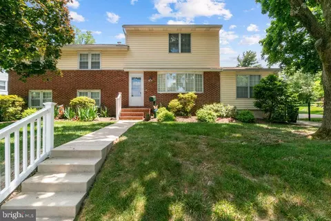301 Roanoke Dr, Catonsville, MD 21228