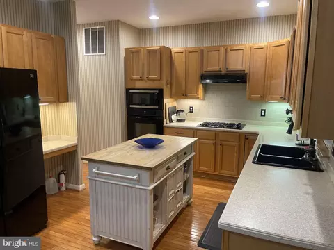 Kitchen - 2016 Mars Run Rd, Essex, MD 21221 photo 4 of 4