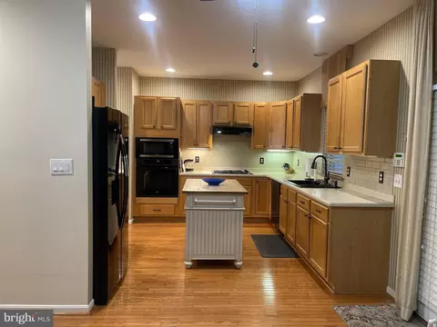Kitchen - 2016 Mars Run Rd, Essex, MD 21221 photo 3 of 4