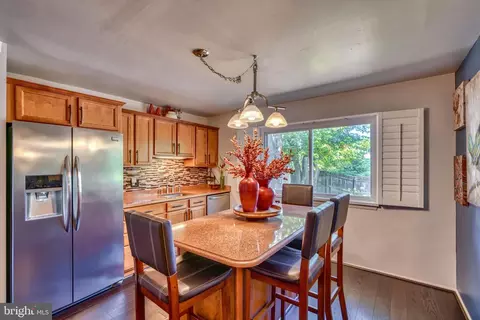 4 Applegate Ct, Pikesville, MD 21208