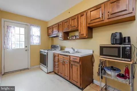5435 Whitlock Rd, Baltimore, MD 21229 photo 10