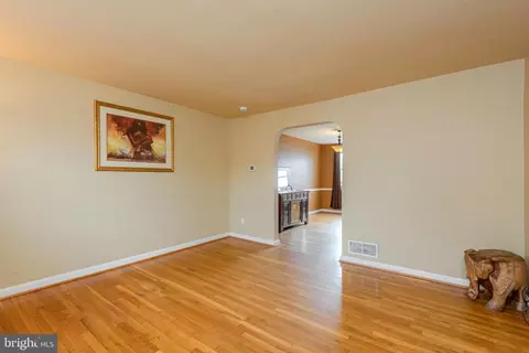 5435 Whitlock Rd, Baltimore, MD 21229 photo 5