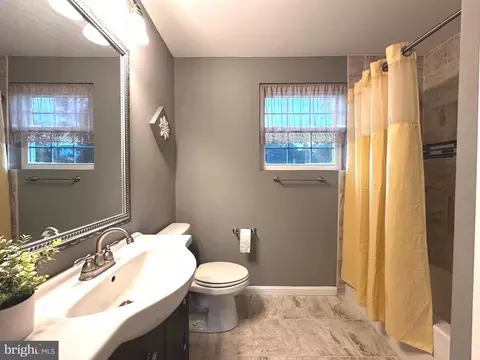 Bath - 1907 A Halethorpe Ave, Halethorpe, MD 21227 photo 2 of 8