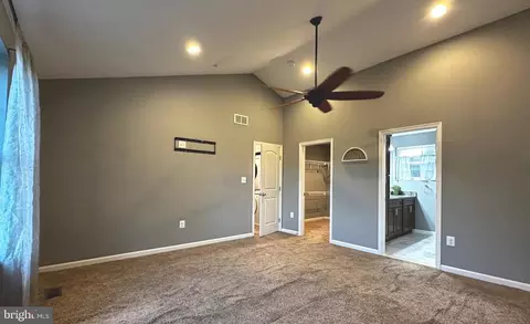 Entry Way - 1907 A Halethorpe Ave, Halethorpe, MD 21227 photo 5 of 6