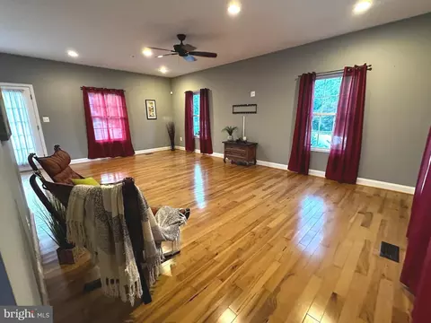 Living - 1907 A Halethorpe Ave, Halethorpe, MD 21227 photo 3 of 6