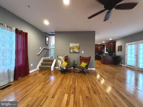 Living - 1907 A Halethorpe Ave, Halethorpe, MD 21227 photo 5 of 6