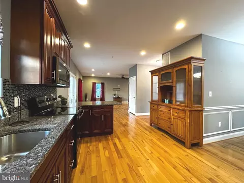 Entry Way - 1907 A Halethorpe Ave, Halethorpe, MD 21227 photo 2 of 6