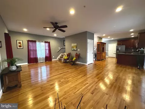 Living - 1907 A Halethorpe Ave, Halethorpe, MD 21227 photo 2 of 6