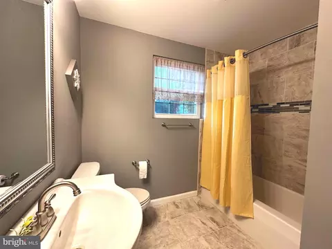 Bath - 1907 A Halethorpe Ave, Halethorpe, MD 21227 photo 3 of 8