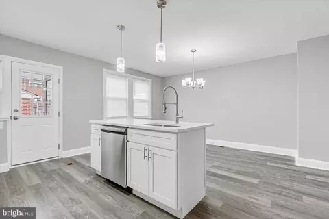 Entry Way - 410 Murdock Rd, Baltimore, MD 21212 photo 4 of 10