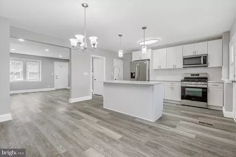 Entry Way - 410 Murdock Rd, Baltimore, MD 21212 photo 2 of 10