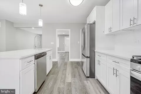 Entry Way - 410 Murdock Rd, Baltimore, MD 21212 photo 3 of 10