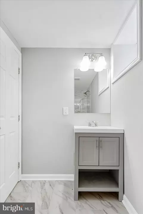 Bath - 410 Murdock Rd, Baltimore, MD 21212 photo 3 of 4