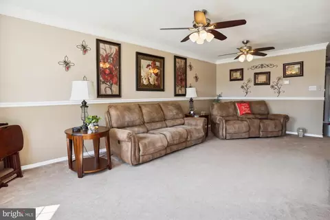52 Holcumb Ct, Middle River, MD 21220 photo 4