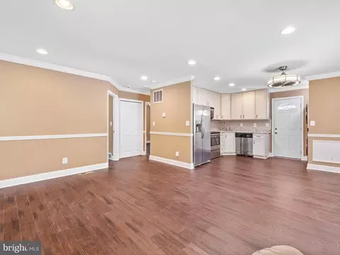 Living - 1300 Wilson Point Rd, Middle River, MD 21220 photo 5 of 6