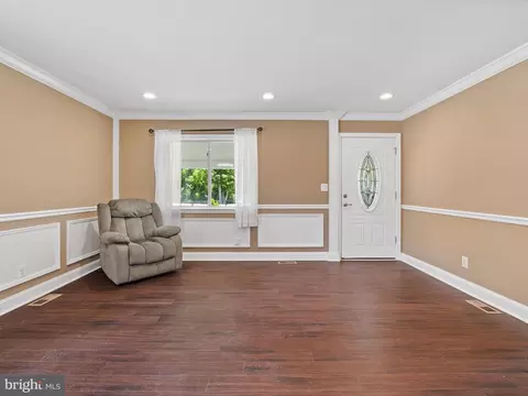 Living - 1300 Wilson Point Rd, Middle River, MD 21220 photo 3 of 6