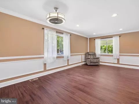Living - 1300 Wilson Point Rd, Middle River, MD 21220 photo 6 of 6