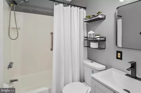 Bath - 1931 Grant Rd, Halethorpe, MD 21227 photo 2 of 4