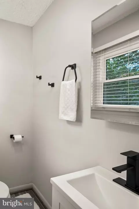 Bath - 1931 Grant Rd, Halethorpe, MD 21227 photo 1 of 4