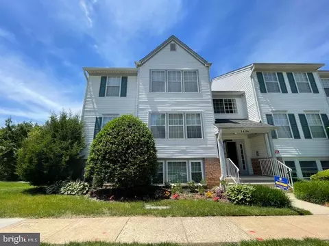 18 Surrey Ln #111, Nottingham, MD 21236