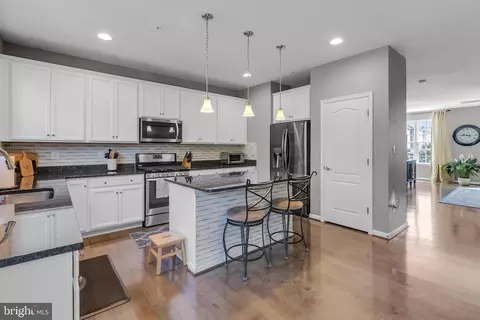 946 Ramble Run Rd, Middle River, MD 21220 photo 4