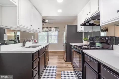 Kitchen - 25 Wolf Trap, Nottingham, MD 21236 photo 1 of 3