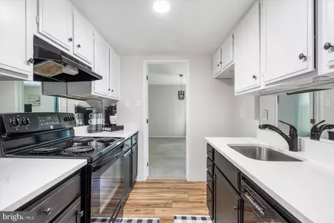 Kitchen - 25 Wolf Trap, Nottingham, MD 21236 photo 2 of 3