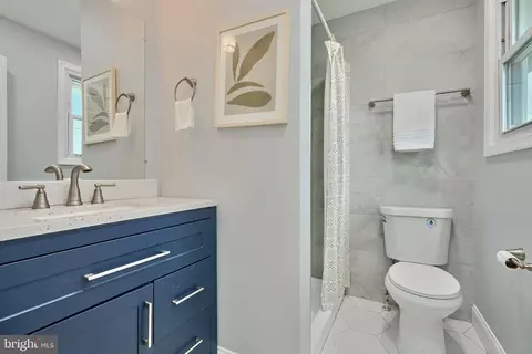 Bath - 7905 Langdon Ln, Baltimore, MD 21206 photo 2 of 7
