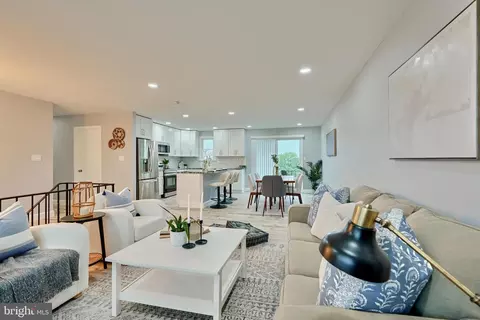 Living - 7905 Langdon Ln, Baltimore, MD 21206 photo 2 of 3
