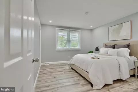 Bedroom - 7905 Langdon Ln, Baltimore, MD 21206 photo 1 of 7
