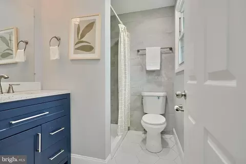 Bath - 7905 Langdon Ln, Baltimore, MD 21206 photo 1 of 7