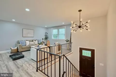Entry Way - 7905 Langdon Ln, Baltimore, MD 21206 photo 2 of 5