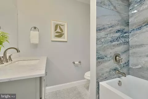 Bath - 7905 Langdon Ln, Baltimore, MD 21206 photo 5 of 7