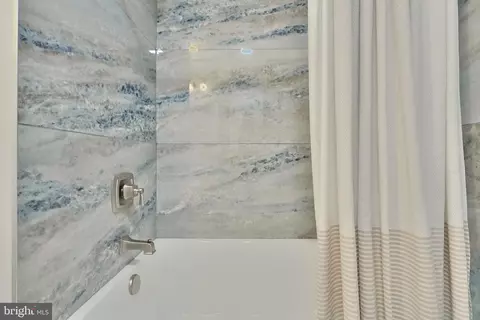 Bath - 7905 Langdon Ln, Baltimore, MD 21206 photo 6 of 7