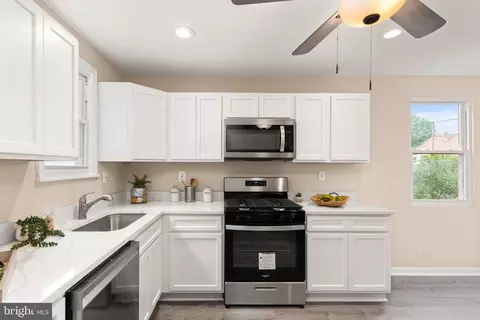Kitchen - 401 Bayside Dr, Dundalk, MD 21222 photo 1 of 2