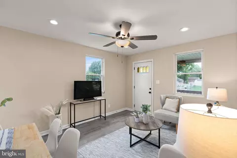 Living - 401 Bayside Dr, Dundalk, MD 21222 photo 1 of 2