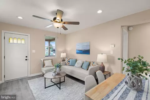 Living - 401 Bayside Dr, Dundalk, MD 21222 photo 2 of 2