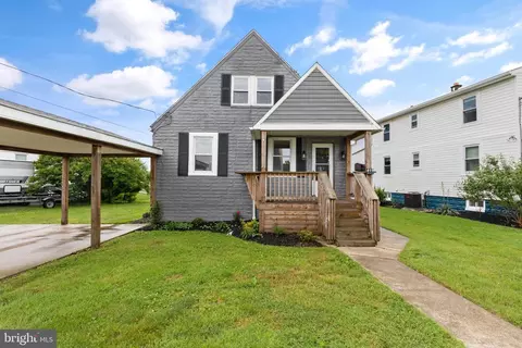 Exterior - 401 Bayside Dr, Dundalk, MD 21222 photo 1 of 2