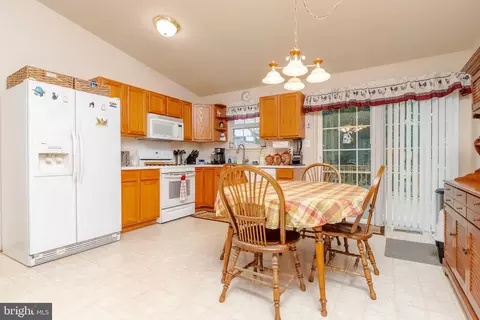 Kitchen - 2515 Wagner Ave, Sparrows Point, MD 21219 photo 2 of 4